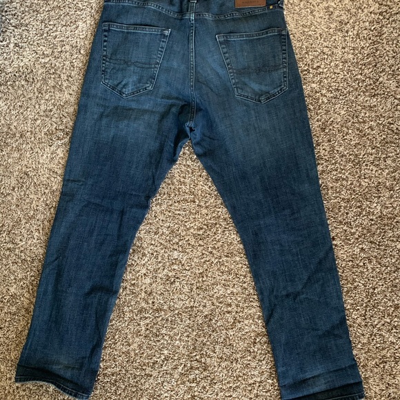 LUCKY Brand 410 Athletic Fit Jean | 33 x 30 - Picture 4 of 4